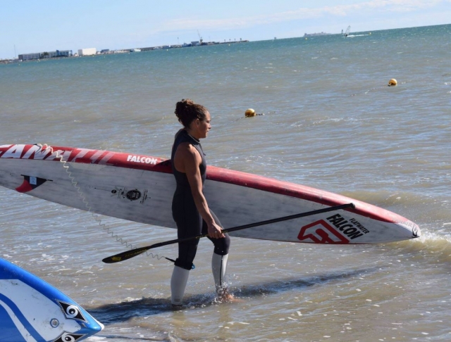  Entering the water with sup equipment 